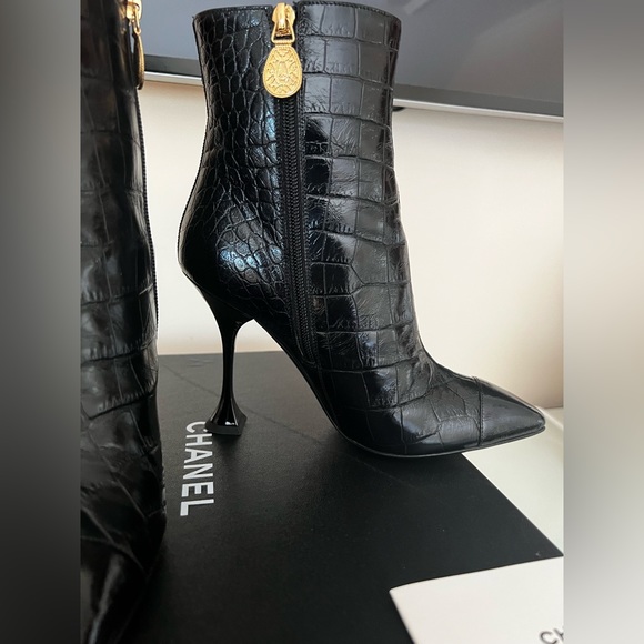 Chanel Heeled Boots Pre Fall 2019 Collection - Picture 11 of 13